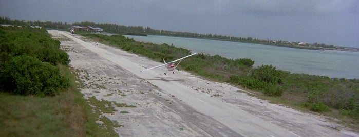 Sugar Loaf Shores Airport (7FA1) is one of Licence to Kill (1989).