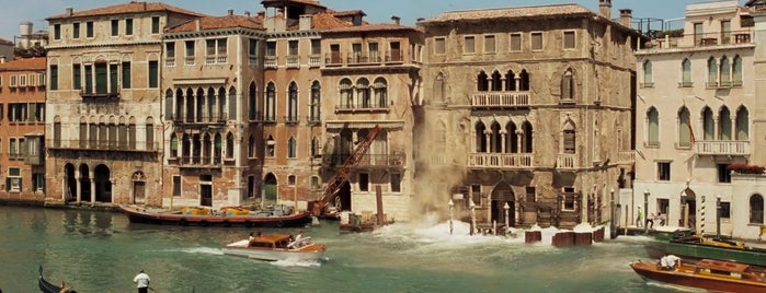 Sinking Palazzo is one of Casino Royale (2006).