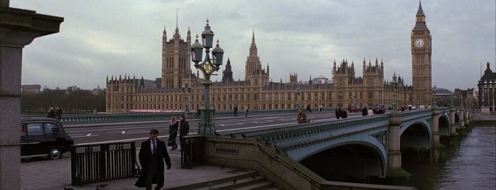 Puente de Westminster is one of Die Another Day (2002).