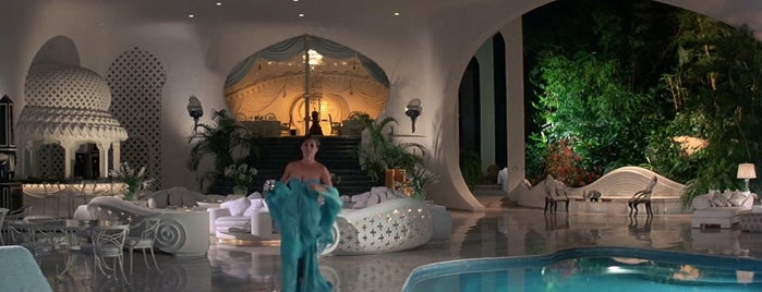 Villa Arabesque is one of Licence to Kill (1989).