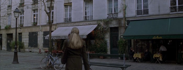 2 Place du Marché Sainte-Catherine is one of The Bourne Identity (2002).