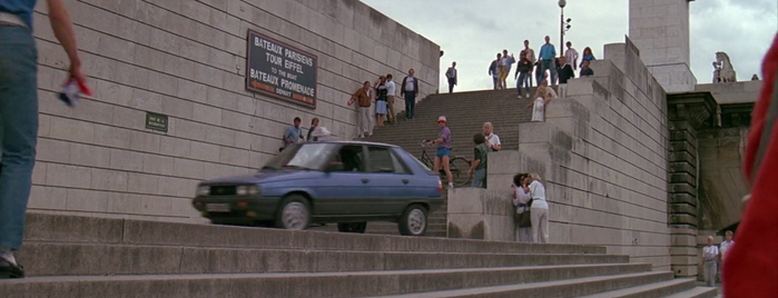Pont d'Iéna is one of A View to a Kill (1985).