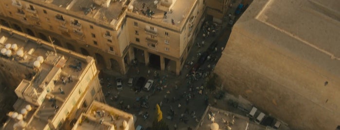Ministry for Social Dialogue, Consumer Affairs and Civil Liberties is one of World War Z (2013).
