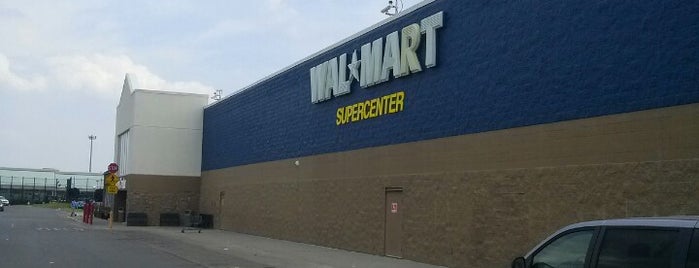 Walmart Supercenter is one of สถานที่ที่ Macy ถูกใจ.