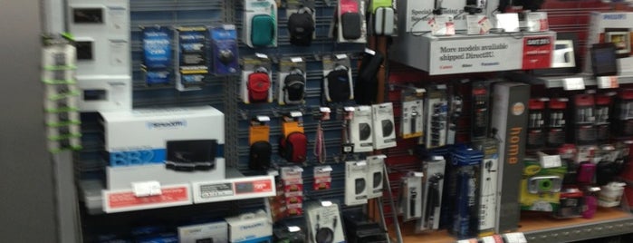 RadioShack is one of Lieux qui ont plu à Chester.