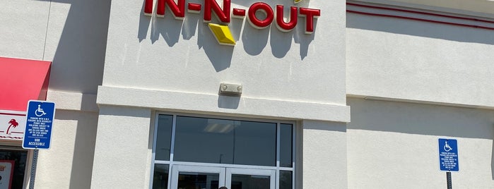 In-N-Out Burger is one of Locais curtidos por Leigh.