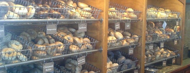 Burlington Bagel Bakery & Cafe is one of Orte, die Scott gefallen.