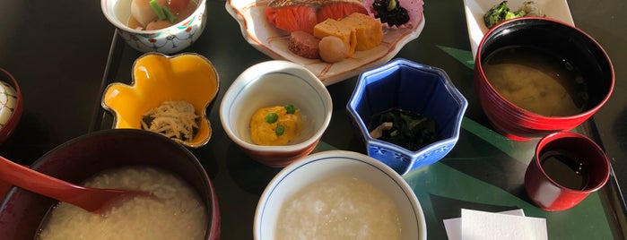 大阪 なだ万 is one of Locais salvos de fuji.