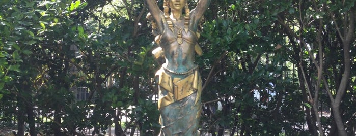 The Sydney and Walda Besthoff Sculpture Garden is one of nola.