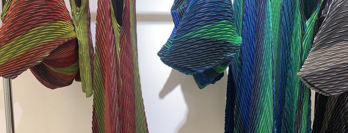 PLEATS PLEASE ISSEY MIYAKE / AOYAMA is one of Locais curtidos por Aya.