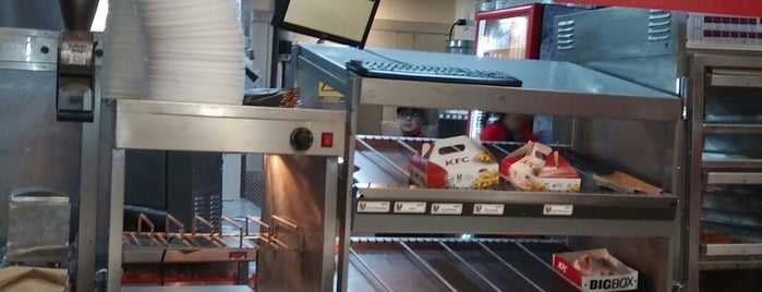 Kentucky Fried Chicken KFC is one of Tempat yang Disukai Alejandro.