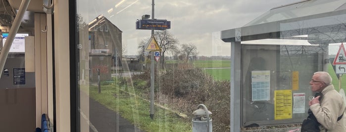 Bahnhof Mönchengladbach-Genhausen is one of Bahnhöfe BM Düsseldorf.