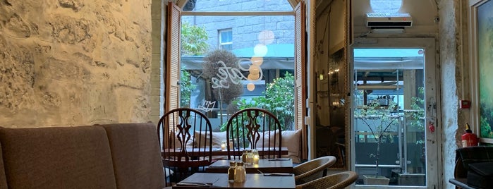 Cafe 52 is one of Aberdeen Restaurants.