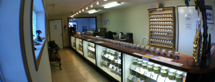 Oasis Cannabis Superstore is one of Omarさんの保存済みスポット.