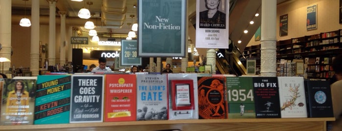 Barnes & Noble is one of À faire à New York.