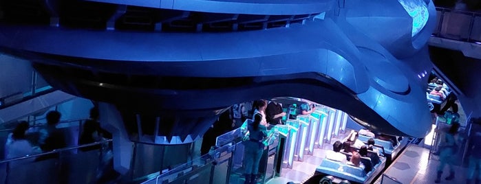 Space Mountain is one of ディズニーランド.