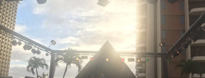 Waikiki Starlight Luau is one of Alitzel : понравившиеся места.