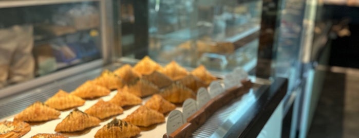 LOS PRIMOS Bakery & Cafe is one of مطاعم فطور " الرياض 🥖🍳🥐.