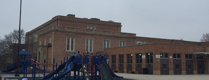 Daniel Boone Elementary School is one of Jeffery'in Beğendiği Mekanlar.