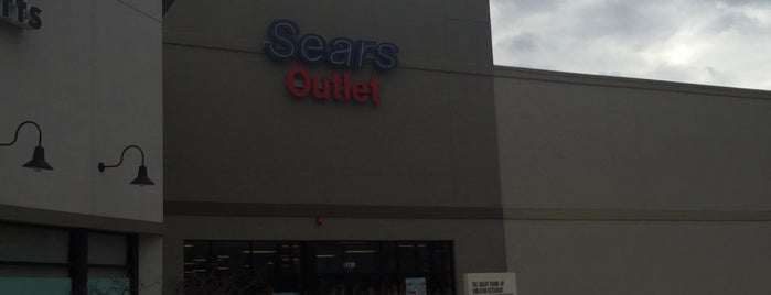 Sears is one of Lugares favoritos de Robert.