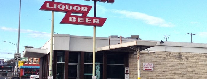 Centennial Liquor is one of Texas Vintage Signs.