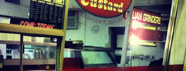 Classic Frozen Custard is one of Orte, die Derek gefallen.