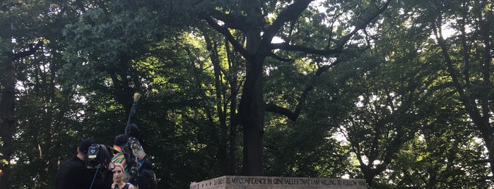 Lee-Jackson Monument is one of Tempat yang Disukai Jonathan.