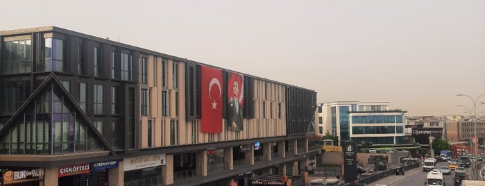 Sefaköy Meydan is one of tepeler.