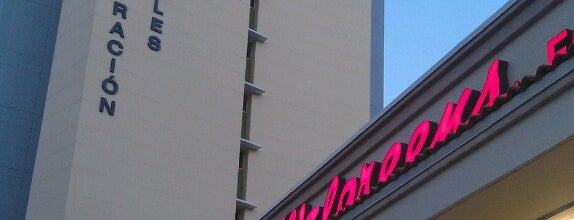 Walgreens is one of สถานที่ที่ sinadI ถูกใจ.