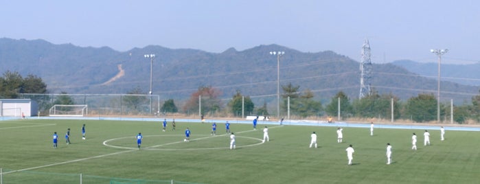サッカー場／陸上競技場 is one of サッカー試合可能な学校グラウンド.