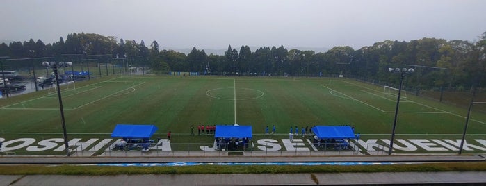 半端ない人工芝サッカー場 is one of サッカー試合可能な学校グラウンド.