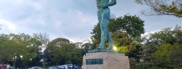 平沼さんの像 is one of 神奈川区のお散歩スポット.