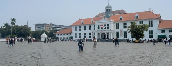 Toko Merah - Bangunan Cagar Budaya is one of Historical Sites.