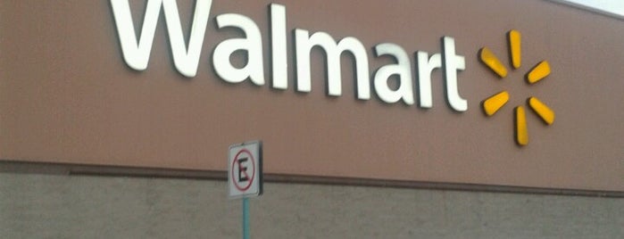 Walmart is one of Lieux qui ont plu à Martín.