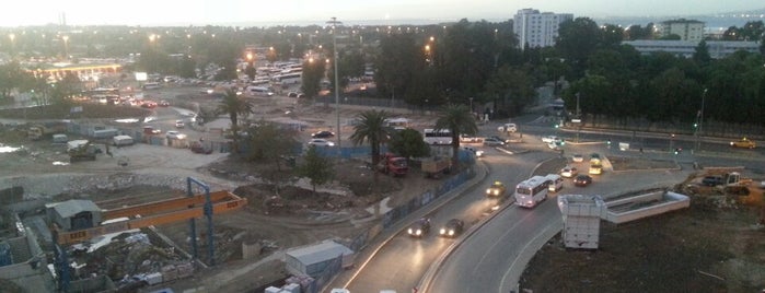Fahrettin Altay Meydanı is one of สถานที่ที่ EGETOUR Car Hire ถูกใจ.