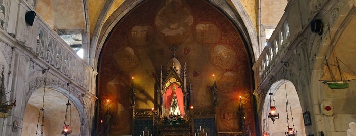 La Chapelle Notre Dame is one of Les chemins de Compostelle.