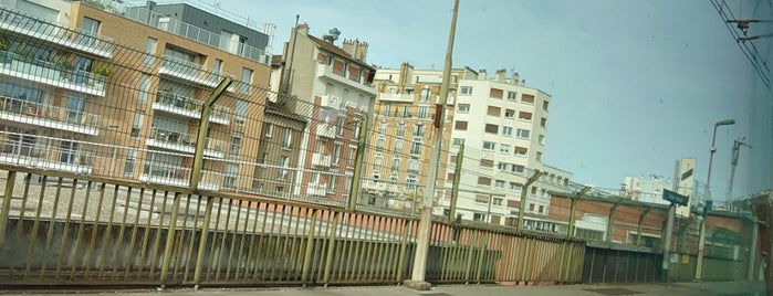 Gare SNCF de Vanves-Malakoff is one of 89.