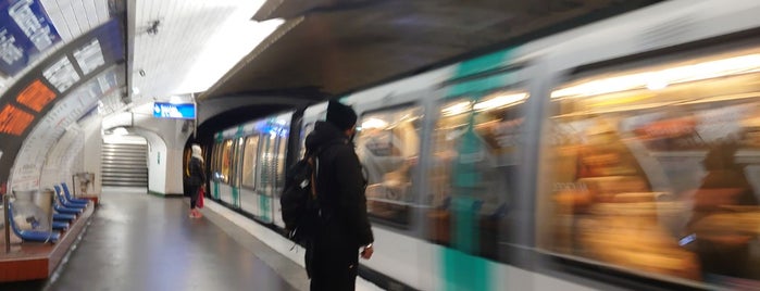 Métro Chaussée d'Antin-La Fayette [7,9] is one of saturno.