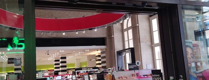 SEPHORA is one of Anaïsさんのお気に入りスポット.