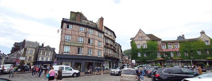 Place Pierre Berthelot is one of Normandie Trip.