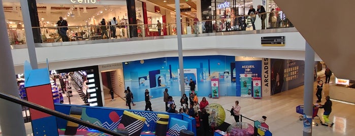 Les Arcades is one of Épicerie Centre Commercial.