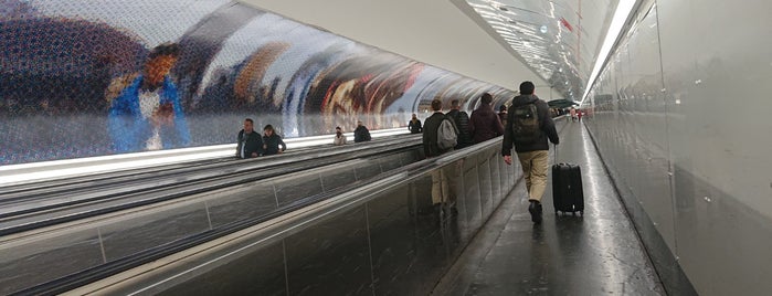 Métro Montparnasse–Bienvenüe [4, 6, 12, 13] is one of Stations de metro a Paris.
