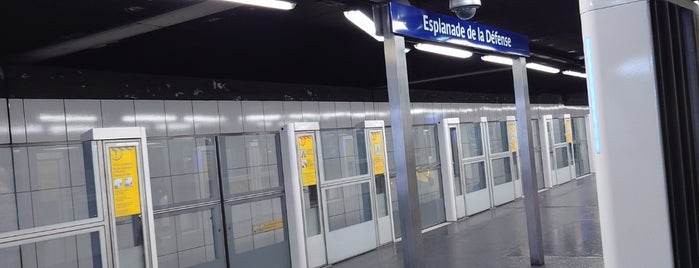 Métro Esplanade de la Défense [1] is one of Stations de metro a Paris.