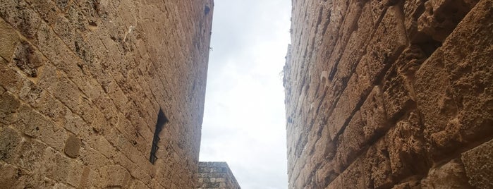 Byblos Citadel is one of Lebanon Touristic Attractions.