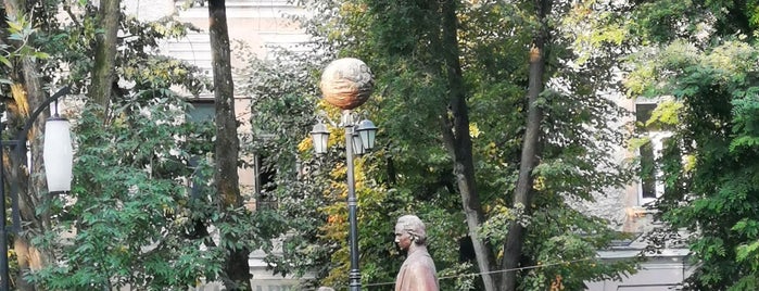 Пам'ятник членам об'єднання «Руська трійця» is one of Франык.