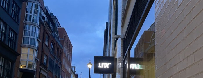 Café Leon Dore is one of United Kingdom 🇬🇧.