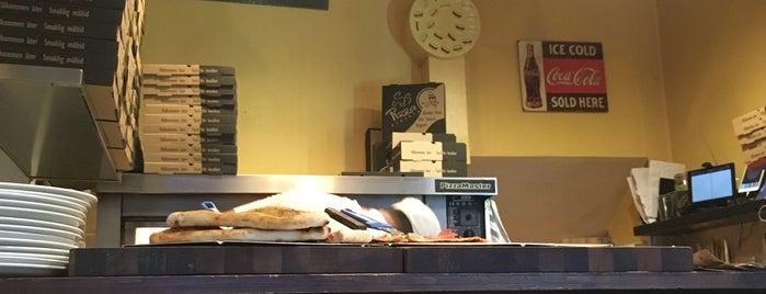 Fuori di Pizza is one of Åurélia's Saved Places.