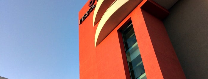 Fiesta Inn is one of Lugares favoritos de Oscar.