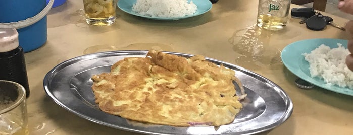 机场铁板烧鱼 Restoran Seafood KLIAS is one of Yummies.