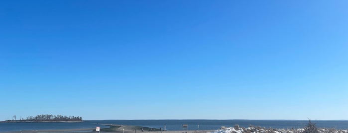 Silver Sands State Park Beach is one of Docks.